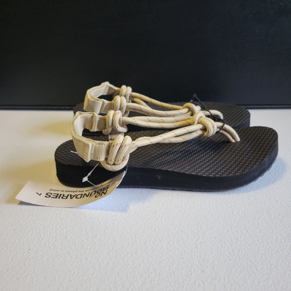 No Boundaries Womens Beige Rope Strap Sandals with Black Footbed O6 - Picture 4 of 5